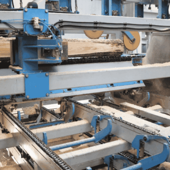 Madera aserrada preparada para proyectos de construcción
